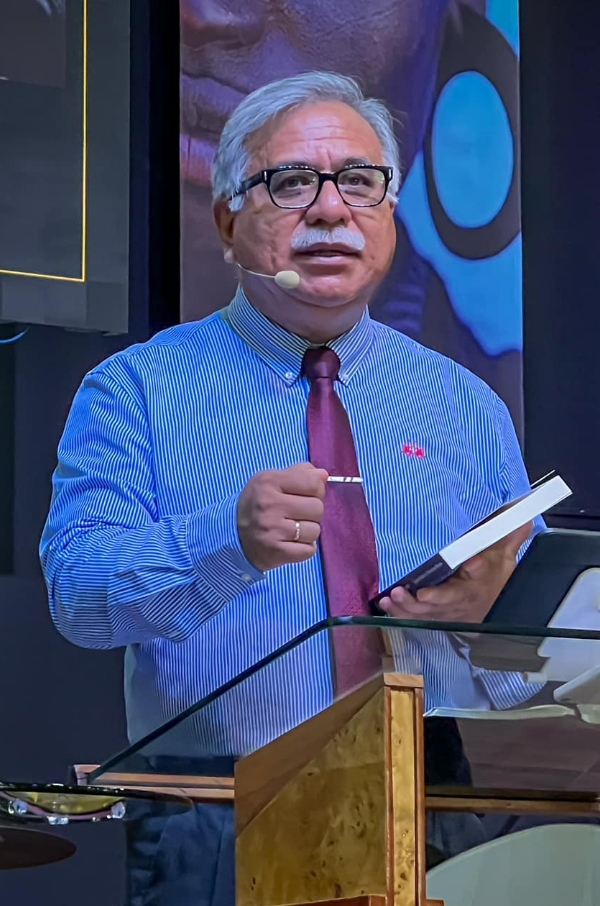 Pr. Fernando Hidalgo - Pastor Titular