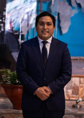 Pr. Luis Siesquén - Encargado del Seminario Bíblico Juvenil
